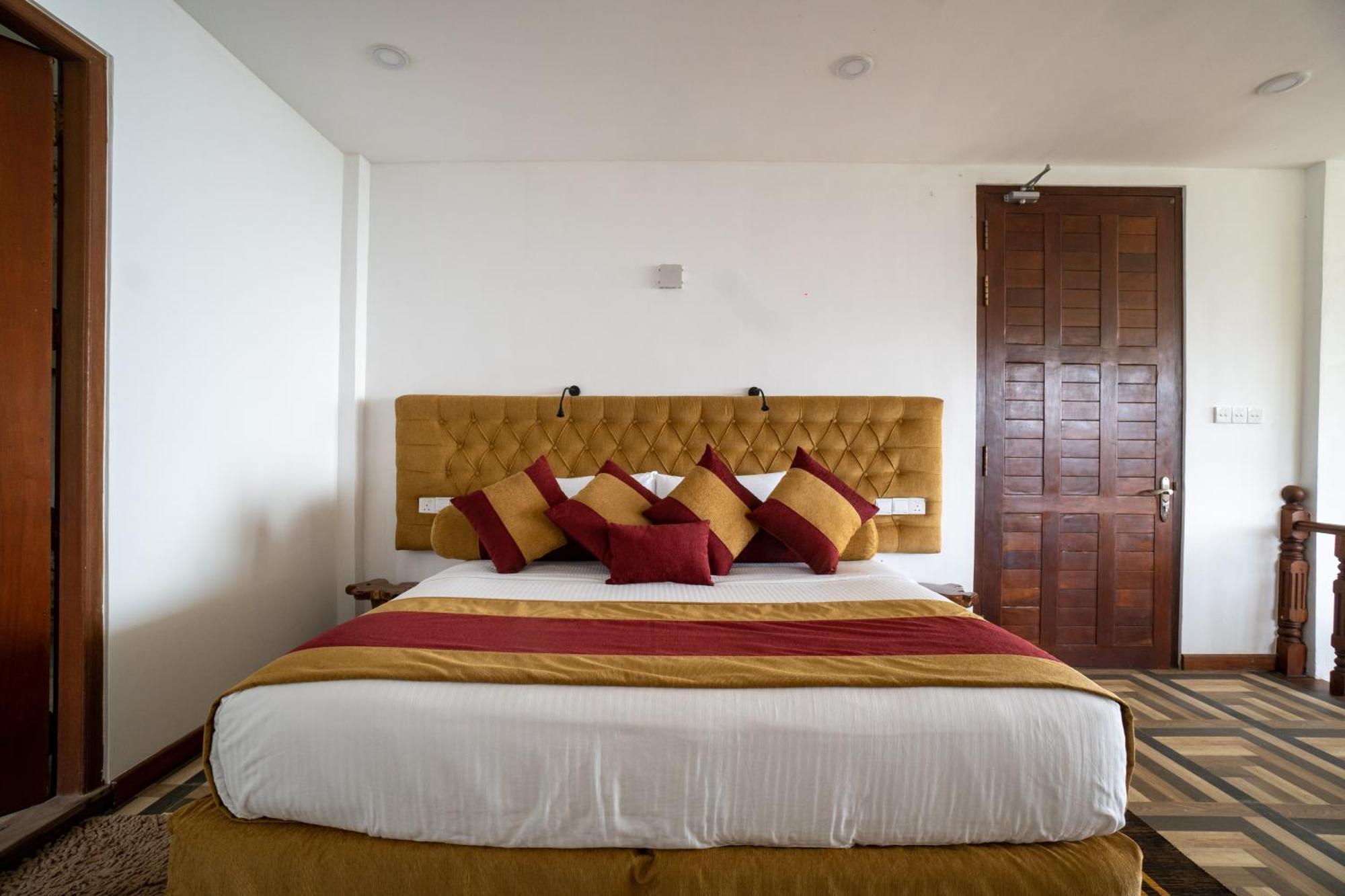 Shanthi Uyana Kandy Buitenkant foto